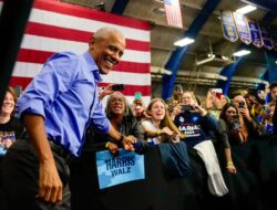 Kritik Trump di Pennsylvania, Obama Kampanye untuk Kamala Harris