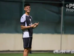 Bek Timnas Mees Hilgers Cedera Pergelangan Kaki usai Takluk Lawan China