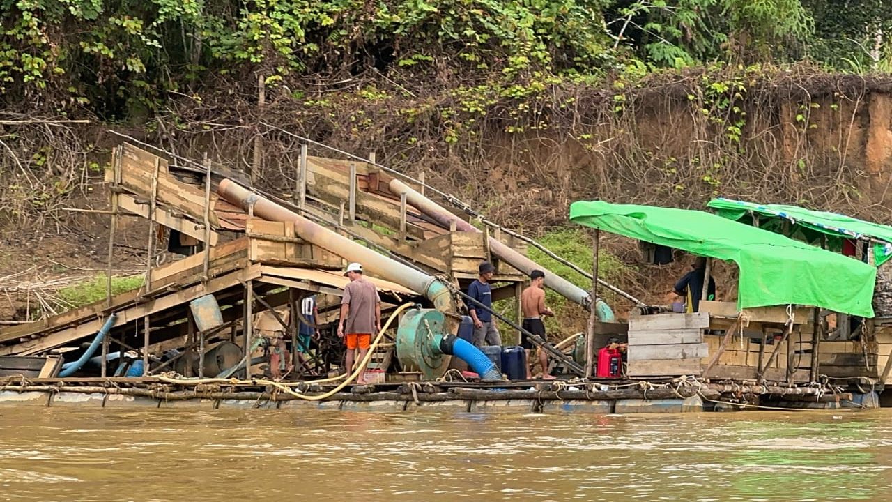 Dokumentasi aktivitas penambangan emas illegal di Kalimantan Barat. Foto: (Dok. Dhn/Faktakalbar.id)