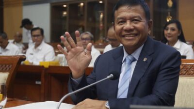 Muhammad Herindra saat menghadiri rapat kenegaraan dengan setelan jas biru.