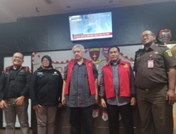 Kejati Jatim Tahan 2 Tersangka Korupsi Dana Hibah SMK Rp179,97 Miliar