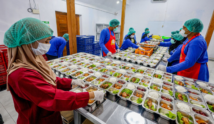 Dapur MBG Jadi Dapur Umum Bencana Sumatera, DPR Apresiasi