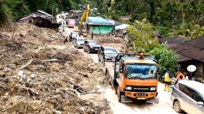 Bantuan Kesehatan Bencana Sumatera Mendesak: DPR Desak Kemenkes Kirim Dokter dan Obat-obatan