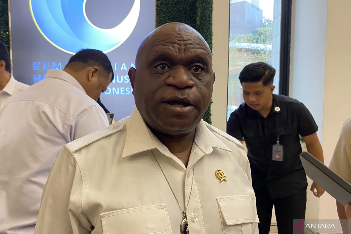 Menteri HAM Bantah Negara Teror Aktivis & Influencer