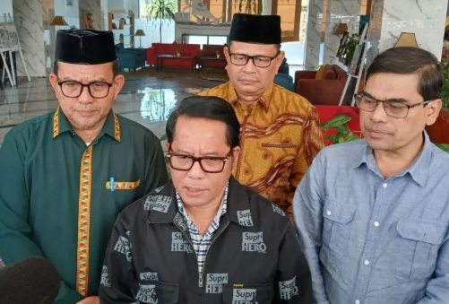Kemenag harap ASN Aceh yang ditangkap Densus 88 tidak terbukti terlibat jaringan terorisme, tetap junjung asas praduga tak bersalah.