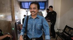 Refleksi Kenegarawanan Hakim MK Arsul Sani Buka Transparansi Ijazah Di Depan Media