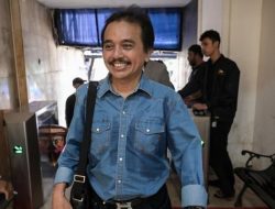 Refleksi Kenegarawanan Hakim MK Arsul Sani Buka Transparansi Ijazah Di Depan Media